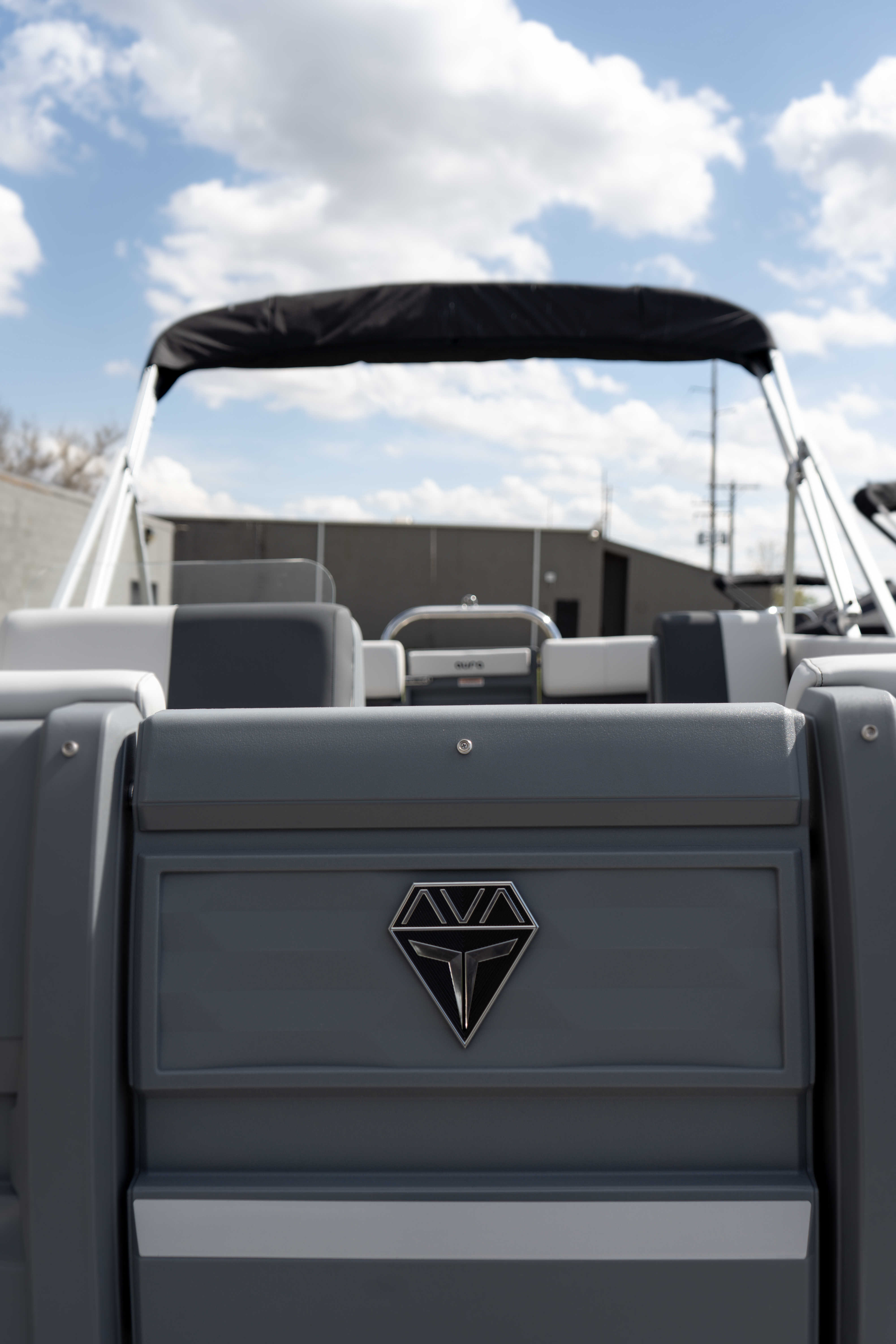 2026 Avalon Aura Quad Lounger Pontoon
