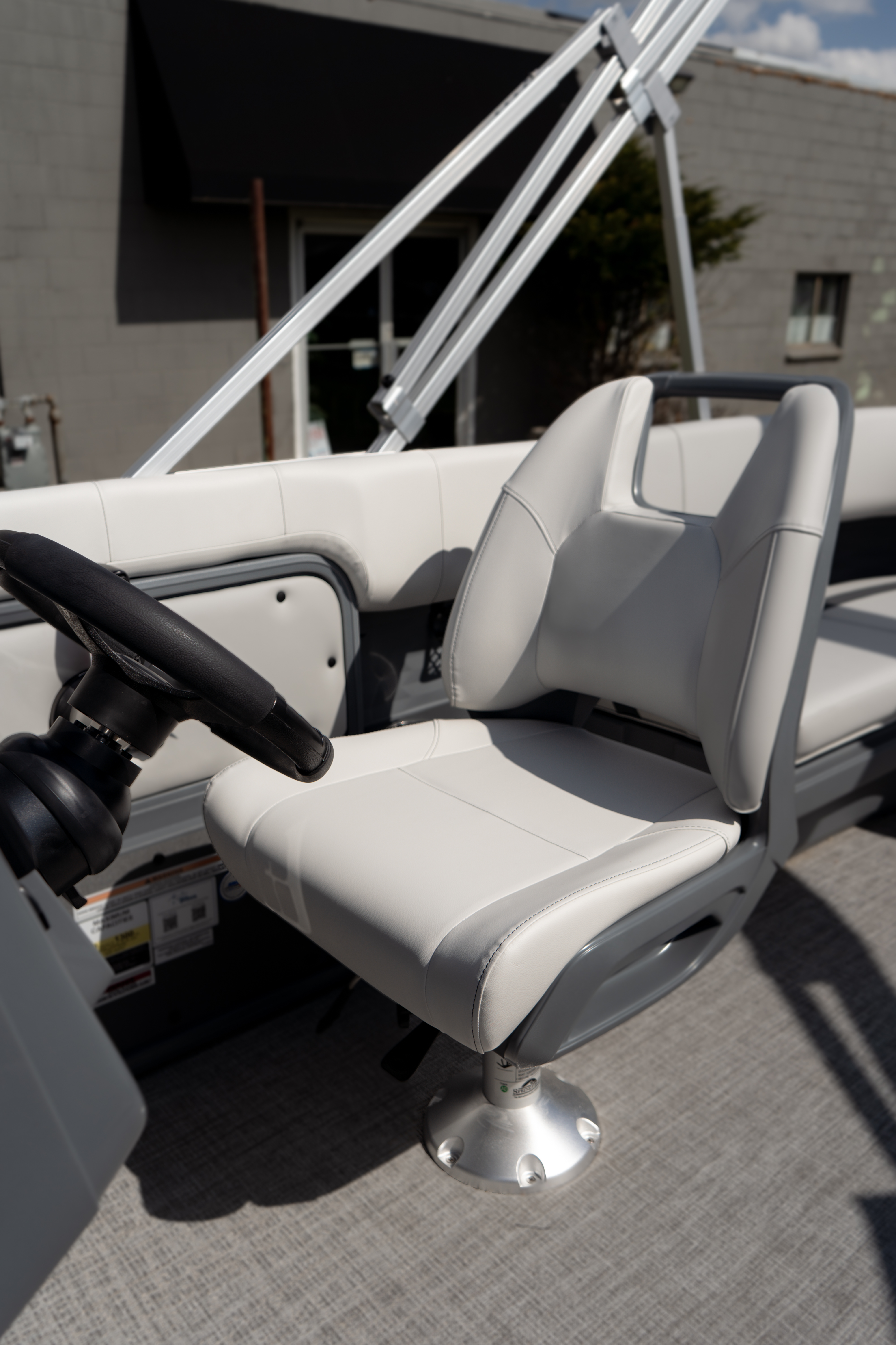 2026 Avalon Aura Quad Lounger Pontoon