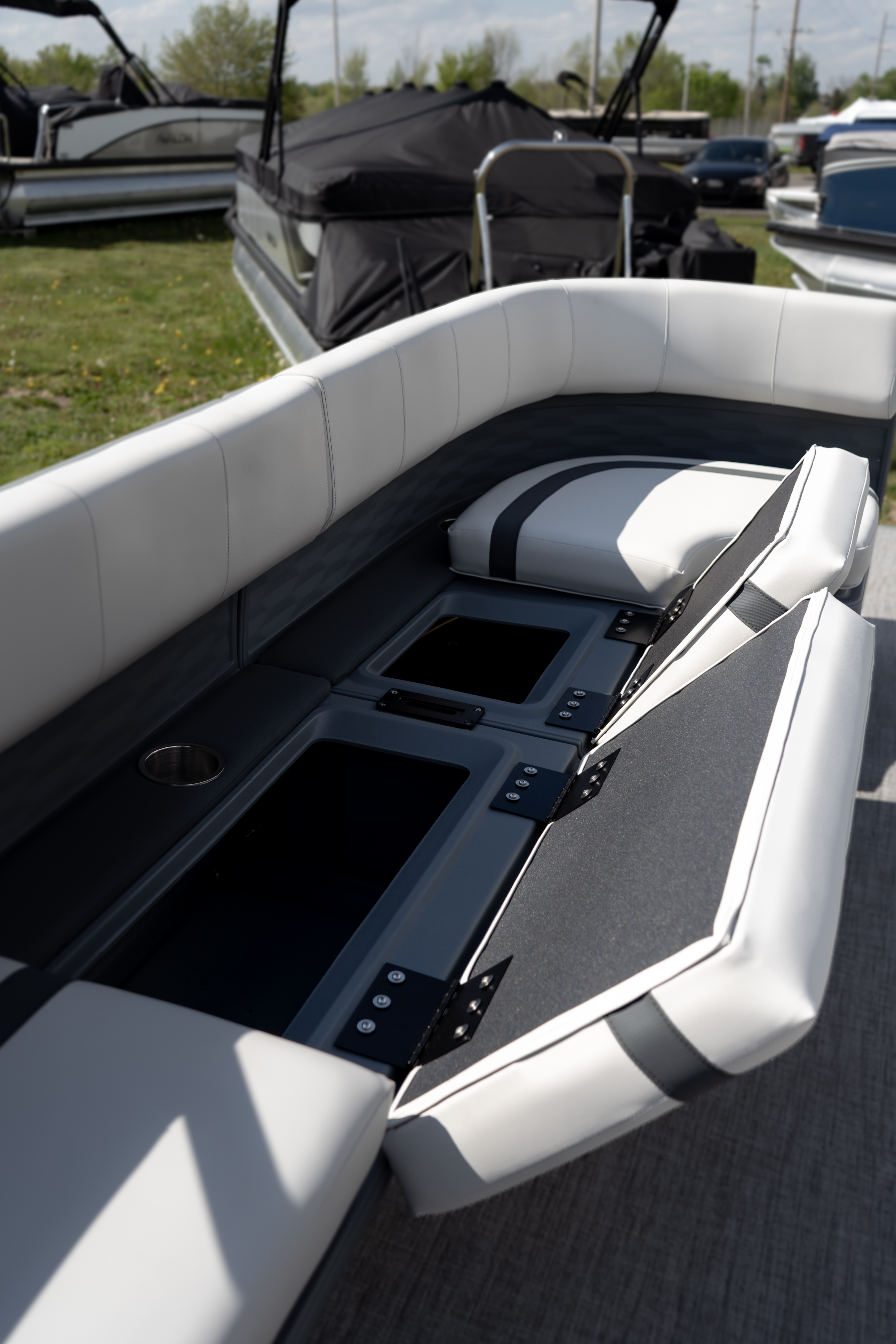 2026 Avalon Aura Quad Lounger Pontoon
