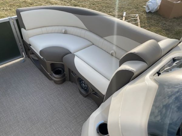 2023 Avalon LSZ Cruise 2 1985 Pontoon