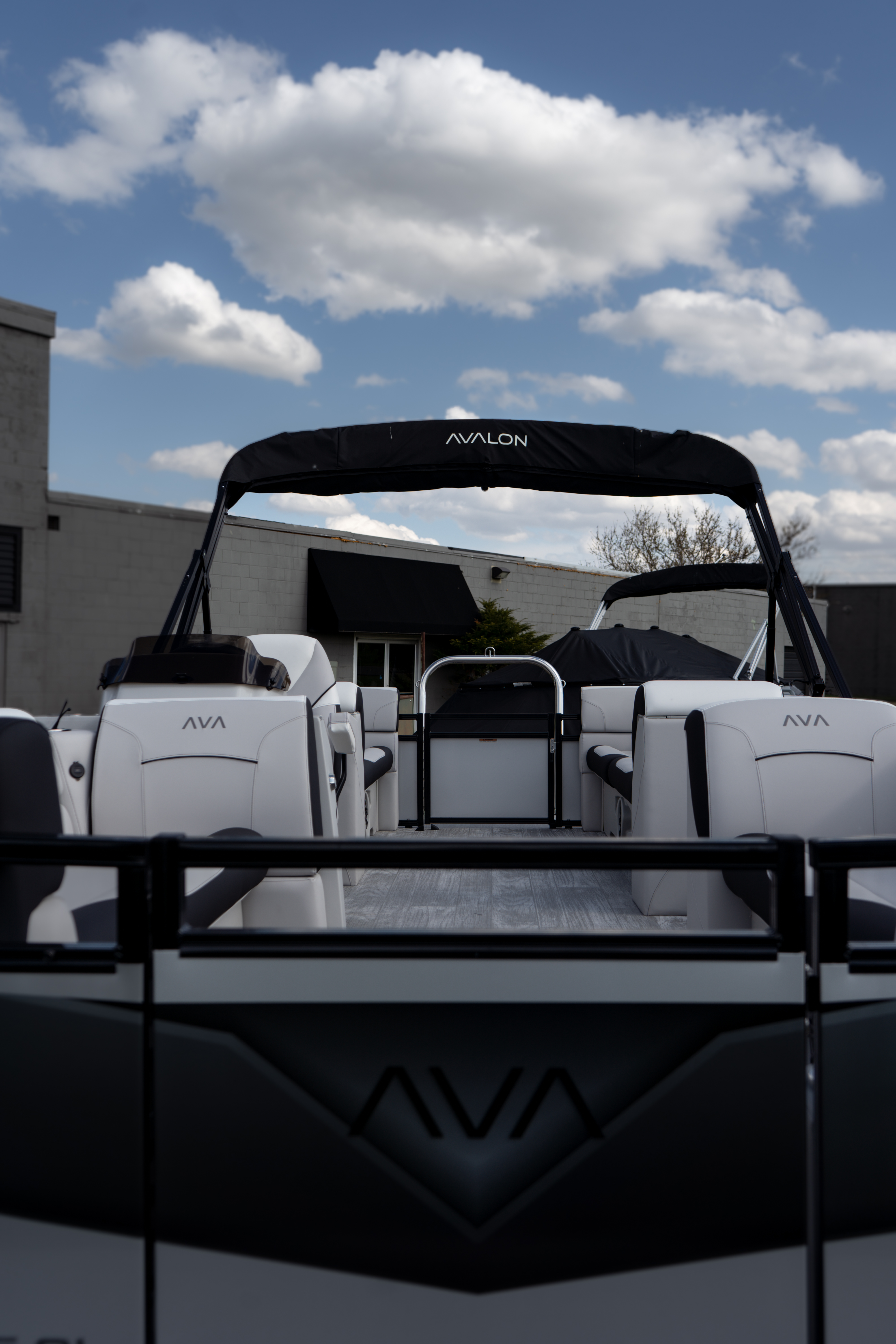 2026 Avalon Venture 85 Quad Lounger Pontoon