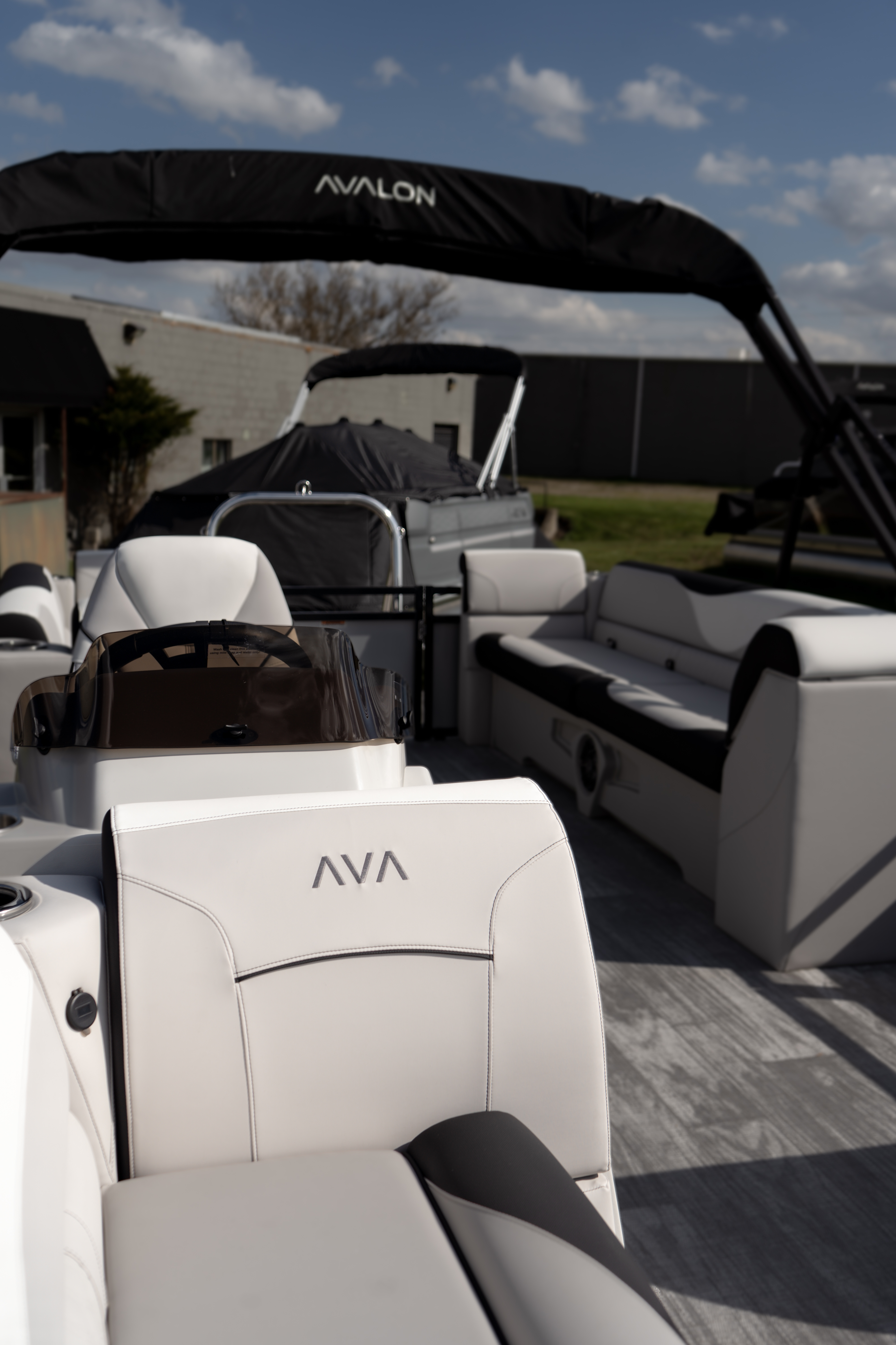 2026 Avalon Venture 85 Quad Lounger Pontoon