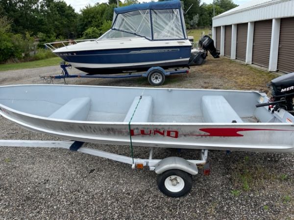 2004 Lund Fishing Boat with Trailer Inboard-Outboard